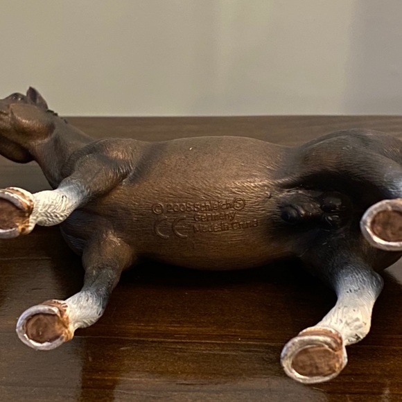 Schleich Brown Hanoverian Horse - Picture 3 of 4